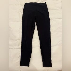 Lululemon Women’s Size 6 Black Cropped Leggings